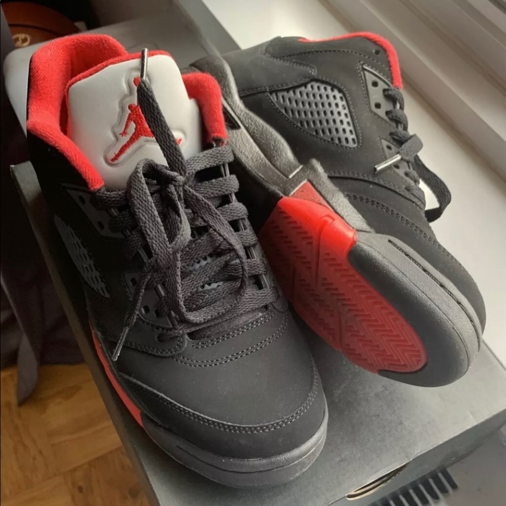 Jordan 5 retro low, size 7 mens, 8.5 womens, black/red